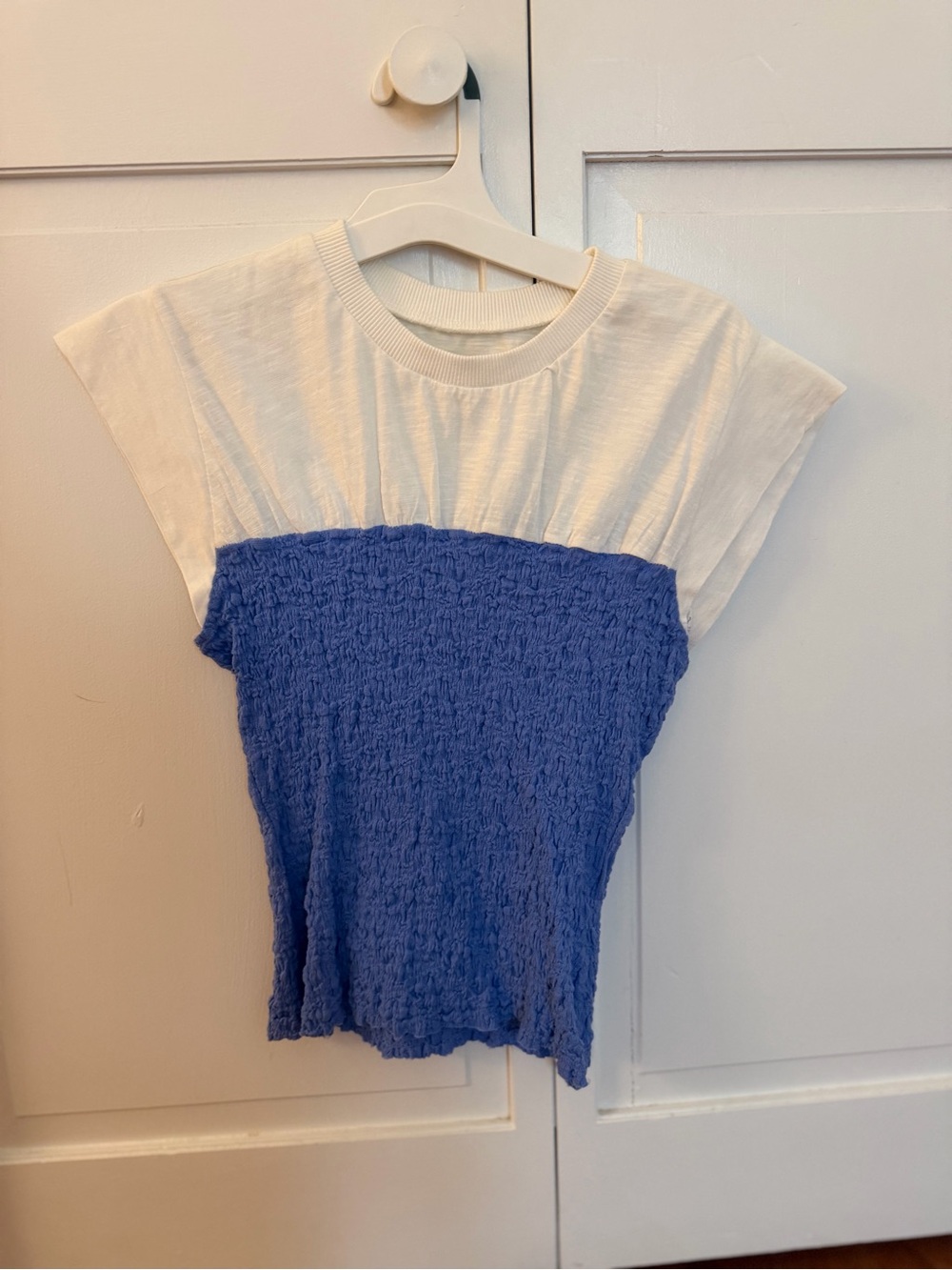 Maeve White and Blue Textured Women’s Cinched Top